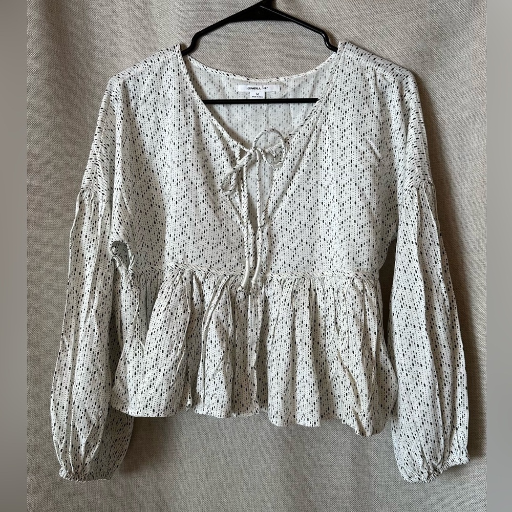 O’Neill•lantern-sleeve tie-neck ruffle-hem boho blouse•medium•100% Rayon•ivory